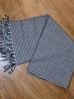 Royal Rossi Cashmere Black & White Houndstooth Fringe Scarf Wrap